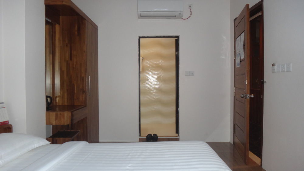 Chit Sayar Hotel Янгон Экстерьер фото