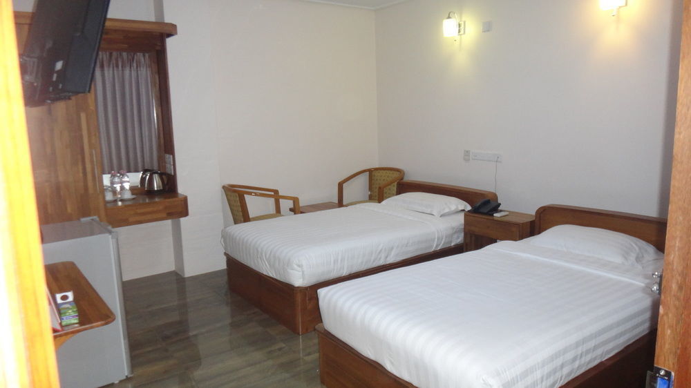 Chit Sayar Hotel Янгон Экстерьер фото